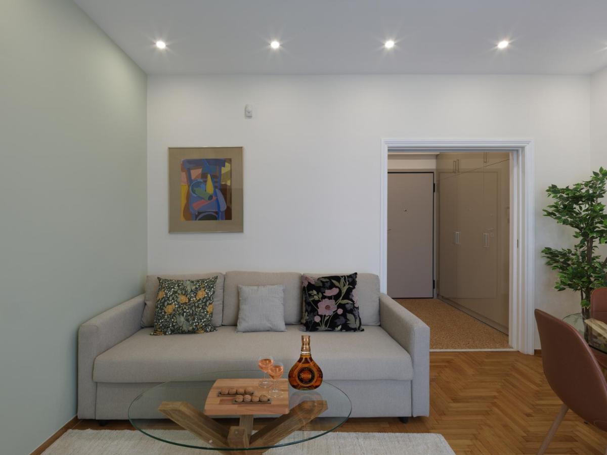Metro Fix Apartment Atene Esterno foto