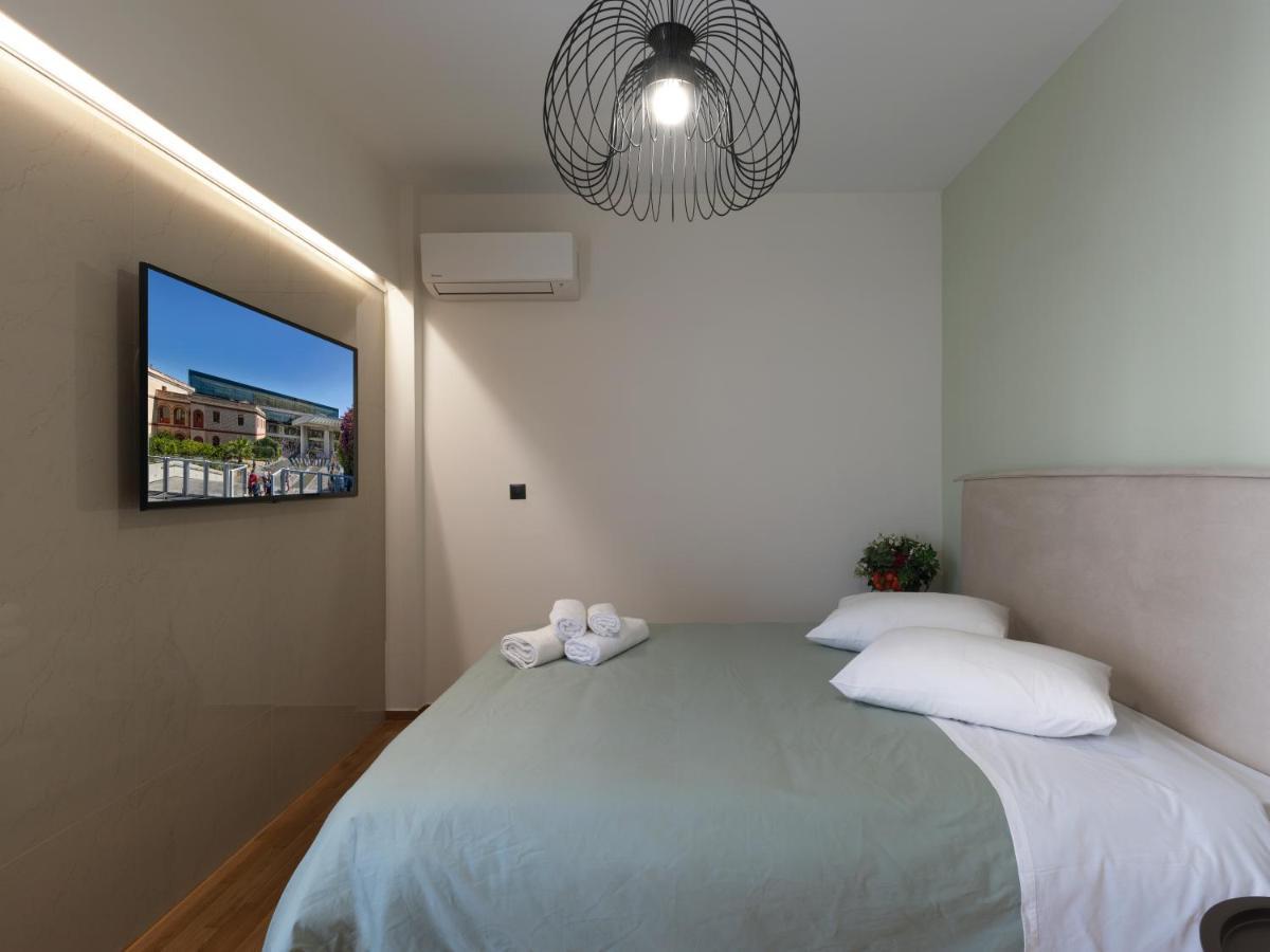 Metro Fix Apartment Atene Esterno foto