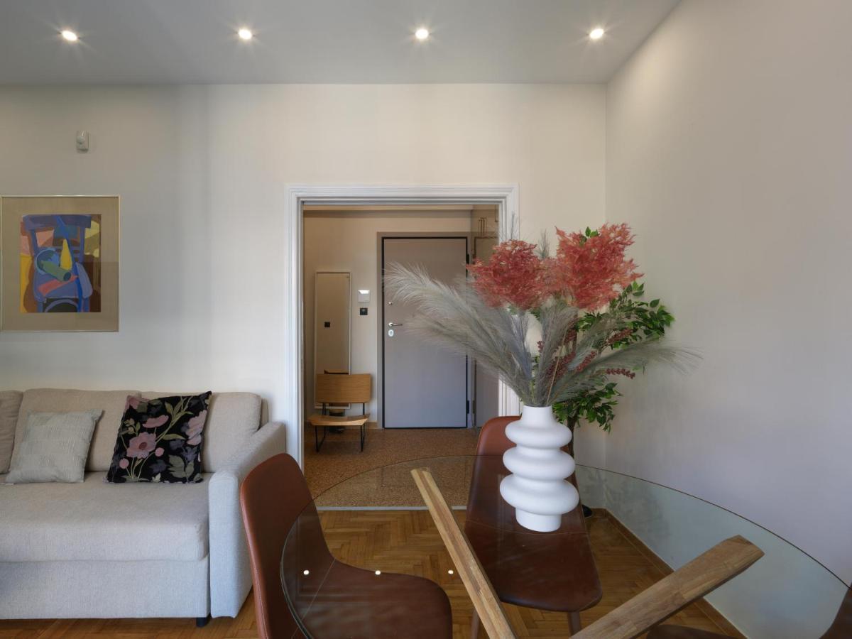 Metro Fix Apartment Atene Esterno foto