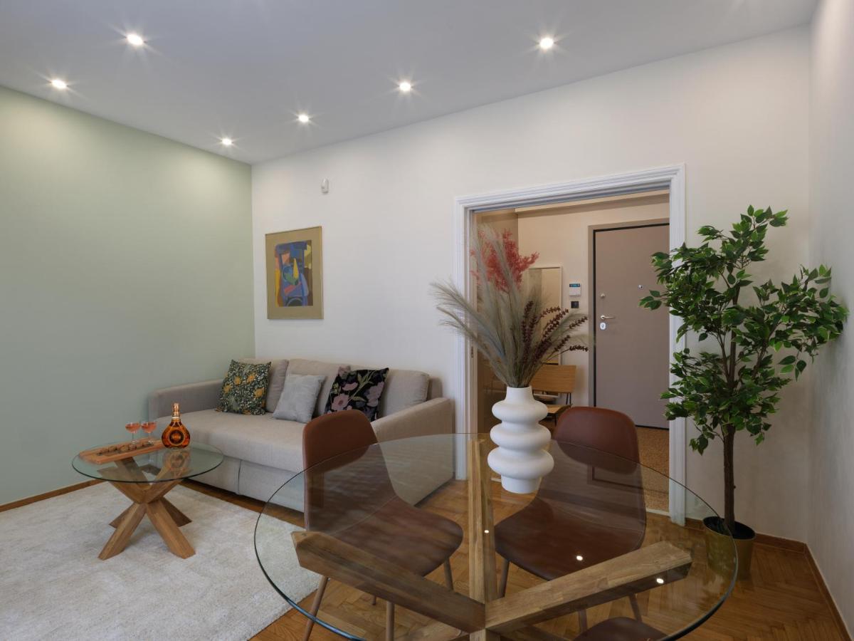Metro Fix Apartment Atene Esterno foto