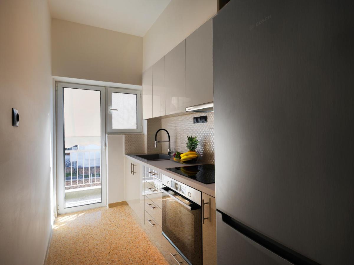Metro Fix Apartment Atene Esterno foto