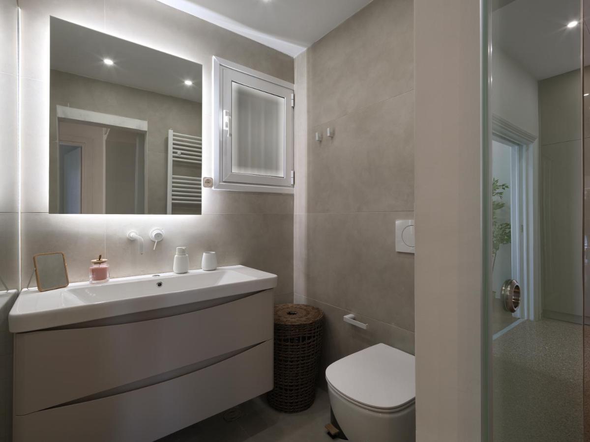 Metro Fix Apartment Atene Esterno foto
