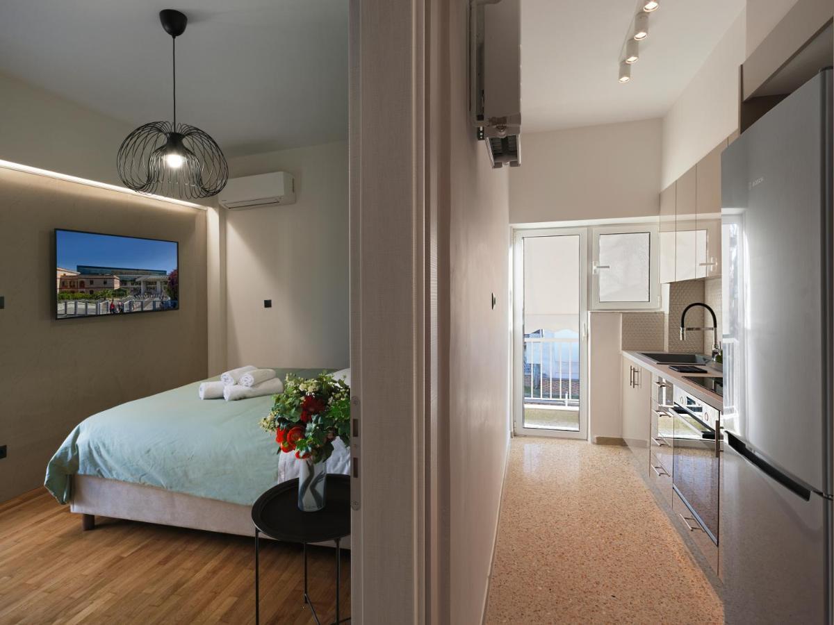 Metro Fix Apartment Atene Esterno foto