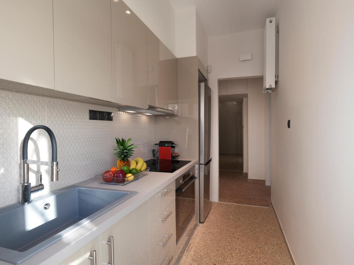Metro Fix Apartment Atene Esterno foto